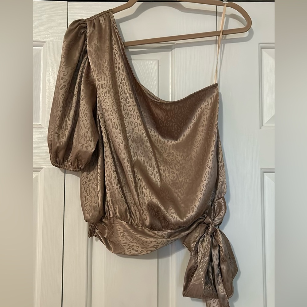DO+BE satin top